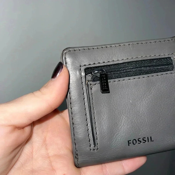 FOSSIL GRAY STUDDED WALLET - Picture 2 of 7